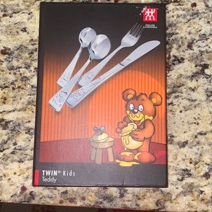 NWT- ZWILLING J.A Henckels AG Teddy Twin Kids 4 piece Cultery ideal for children